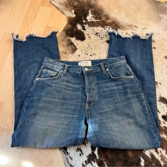 WE THE FREE Free People Distressed Straight Leg Cut Off Jeans Size 27 - Picture 1 of 8